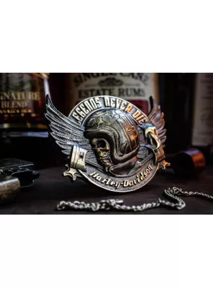 Пряжка "Legends never die"