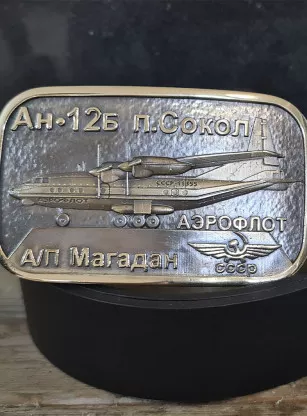 пряжка с самолетом